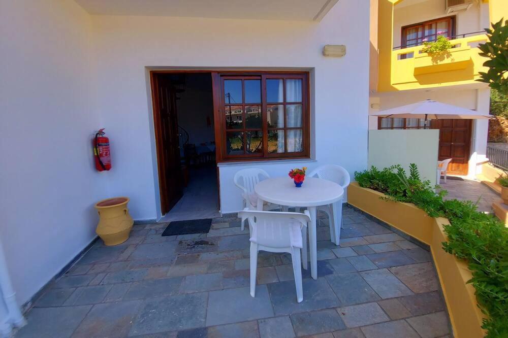 Menelaos Apartments Daratsos ภายนอก รูปภาพ