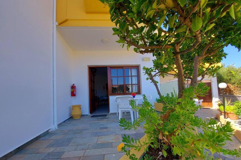 Menelaos Apartments Daratsos ภายนอก รูปภาพ