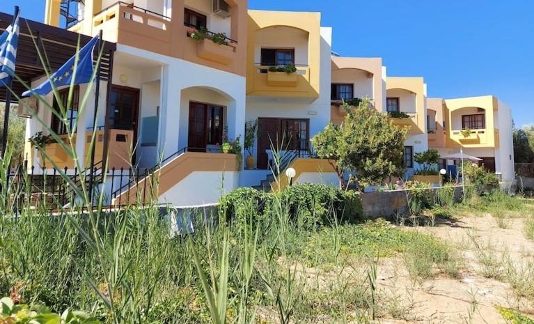 Menelaos Apartments Daratsos ภายนอก รูปภาพ