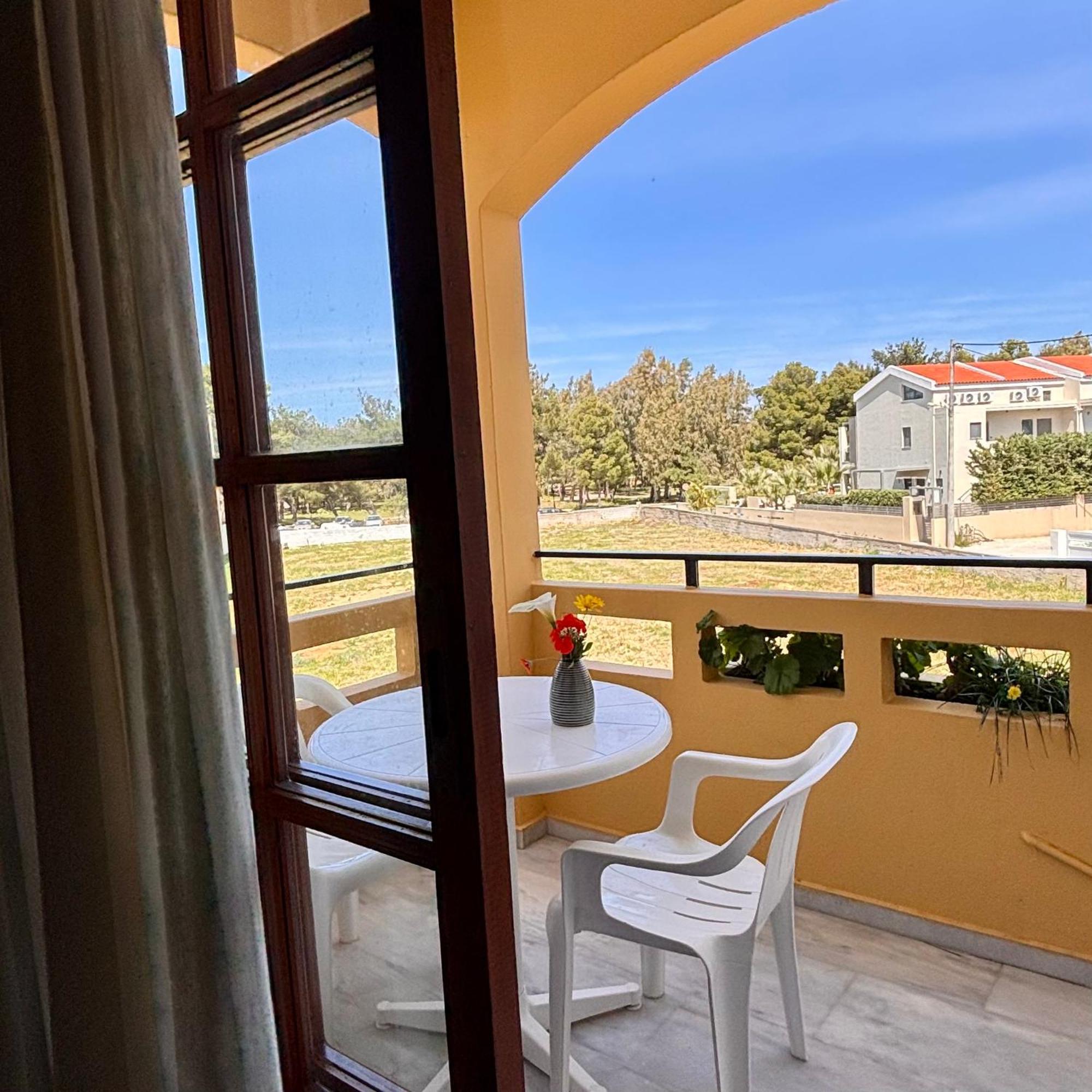 Menelaos Apartments Daratsos ภายนอก รูปภาพ